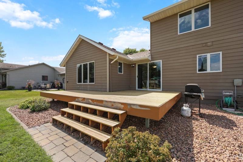1708 Louden Ave N, Glencoe, MN 55336