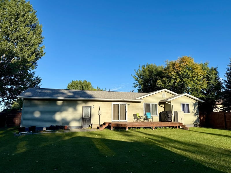 313 10th Ave NE, Roseau, MN 56751