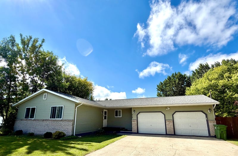 313 10th Ave NE, Roseau, MN 56751