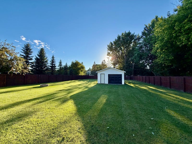 313 10th Ave NE, Roseau, MN 56751