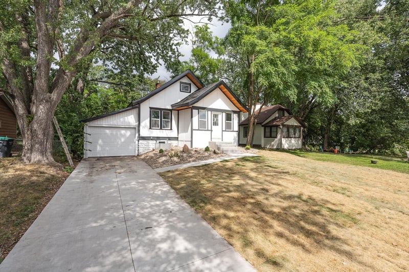 2715 17th Ave E, North Saint Paul, MN 55109
