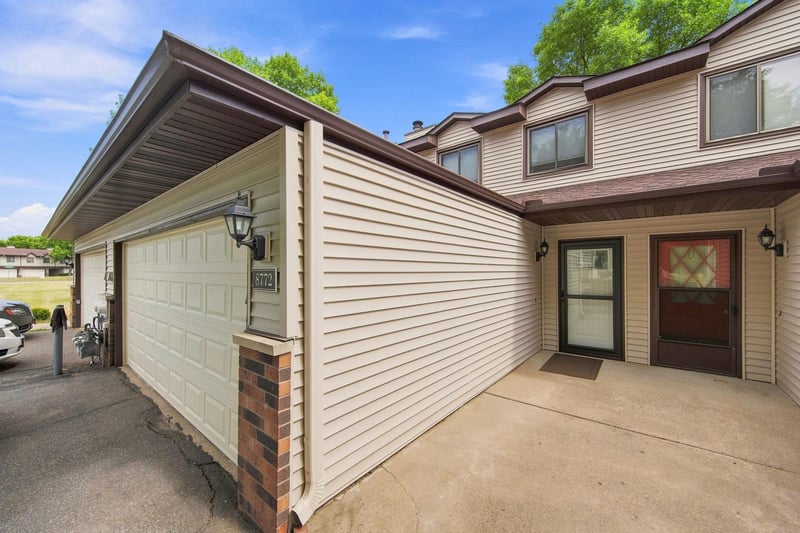 8772 Maplebrook Pw N, Brooklyn Park, MN 55445