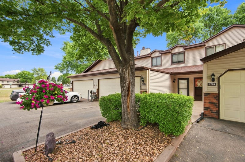 8772 Maplebrook Pw N, Brooklyn Park, MN 55445