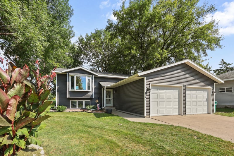 1612 Birch Ave N, Glencoe, MN 55336