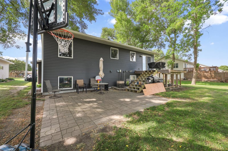 1612 Birch Ave N, Glencoe, MN 55336