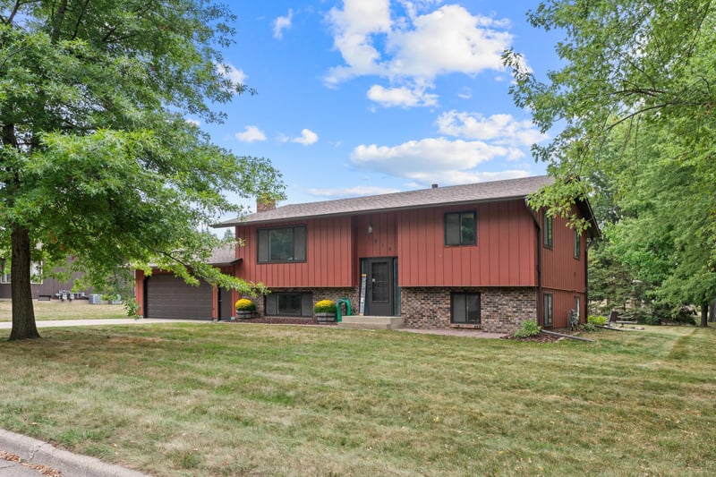 1016 3 1/2 Ave N, Sauk Rapids, MN 56379