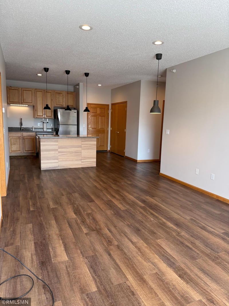 4824 E 53rd St #523, Minneapolis, MN 55417