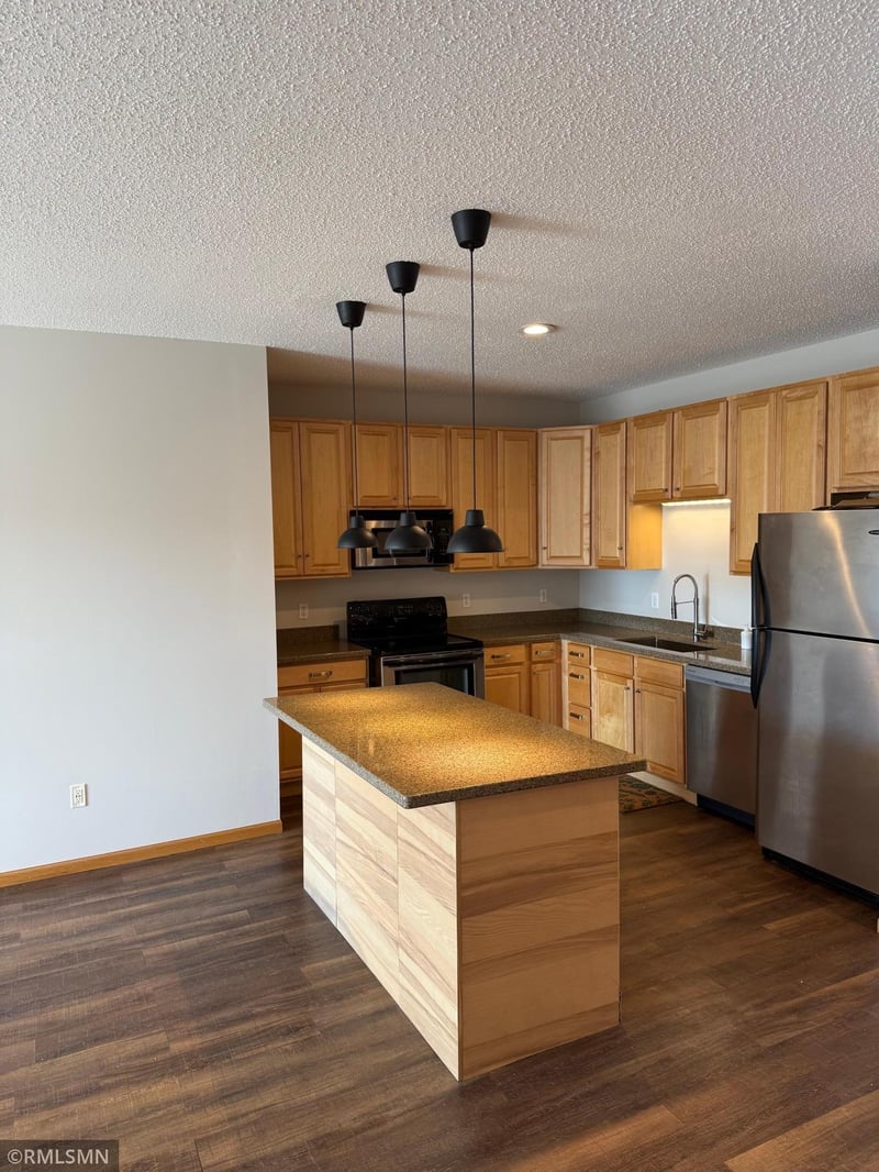 4824 E 53rd St #523, Minneapolis, MN 55417