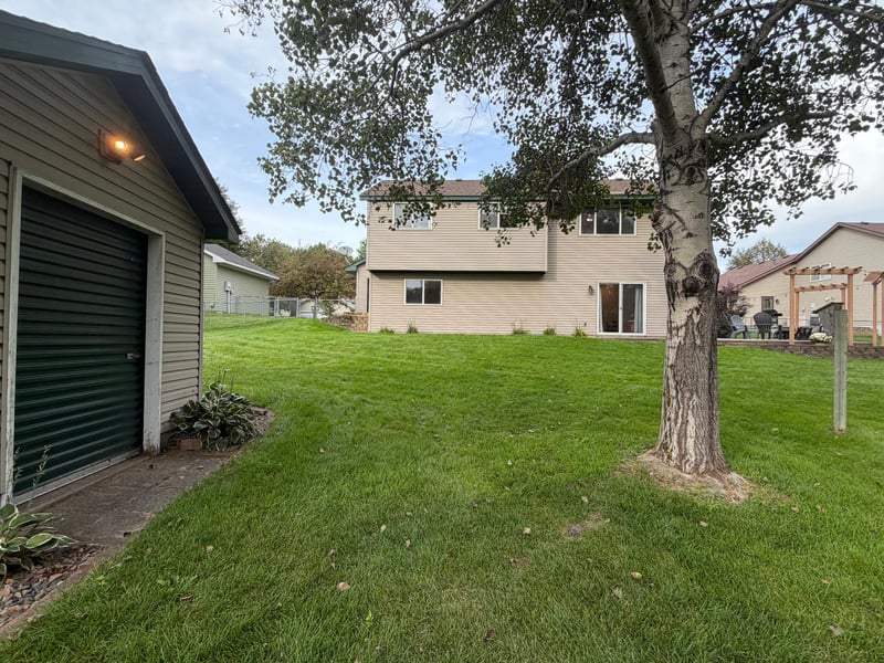 25724 Goldfinch Ave, Wyoming, MN 55092