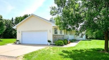 13295 Saint Croix Trl, North Branch, MN 55056