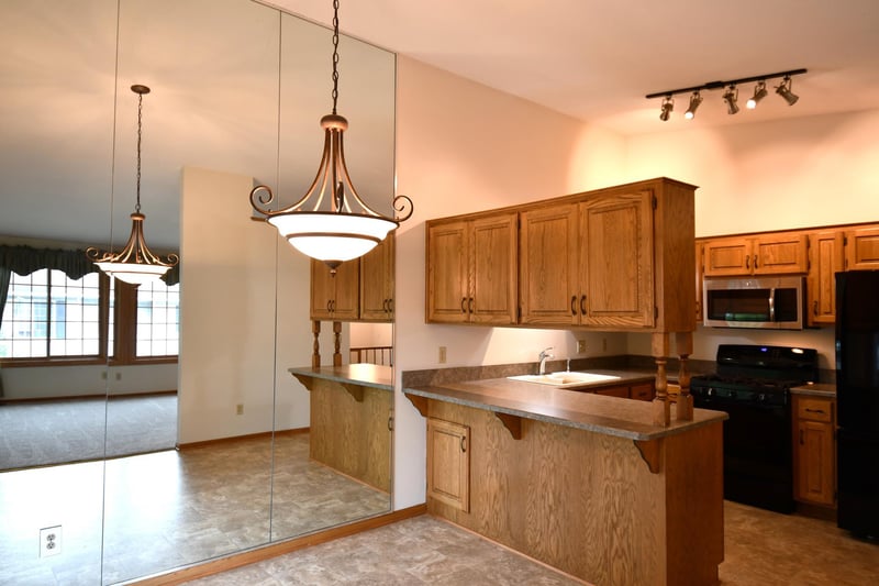 1929 Bielenberg Dr, Woodbury, MN 55125
