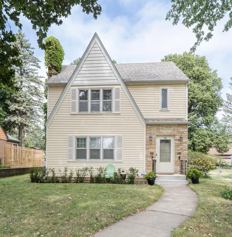 899 Parkview Ave, Saint Paul, MN 55117