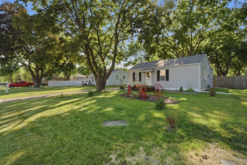 1416 6th St SW, Willmar, MN 56201