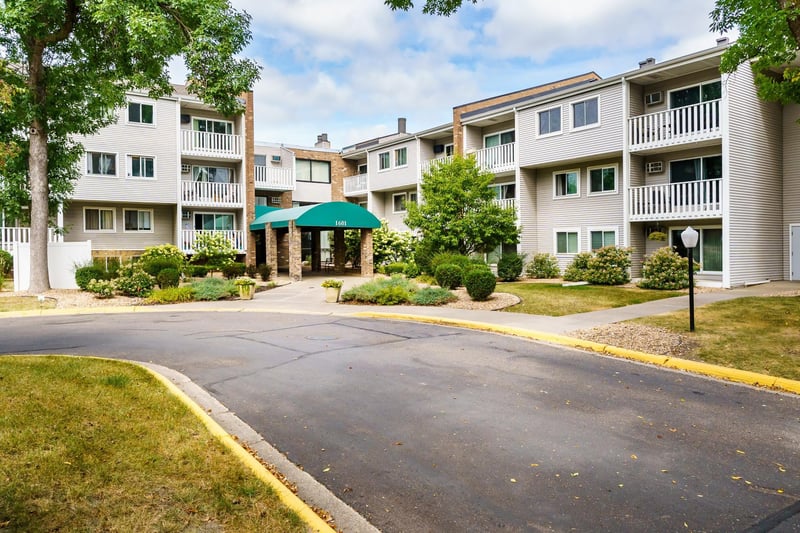 1601 N Innsbruck Dr #373NE, Fridley, MN 55432