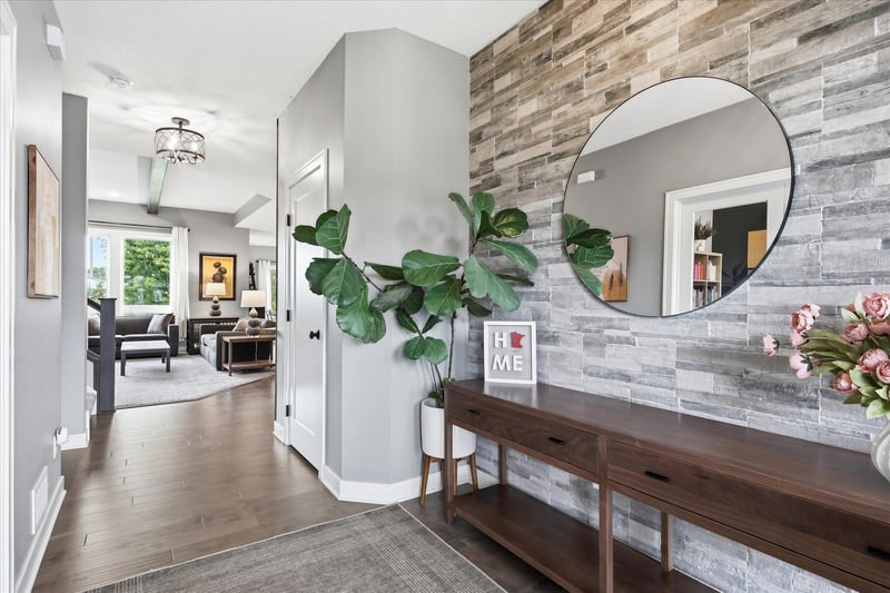 16106 Estate Ln, Lakeville, MN 55044