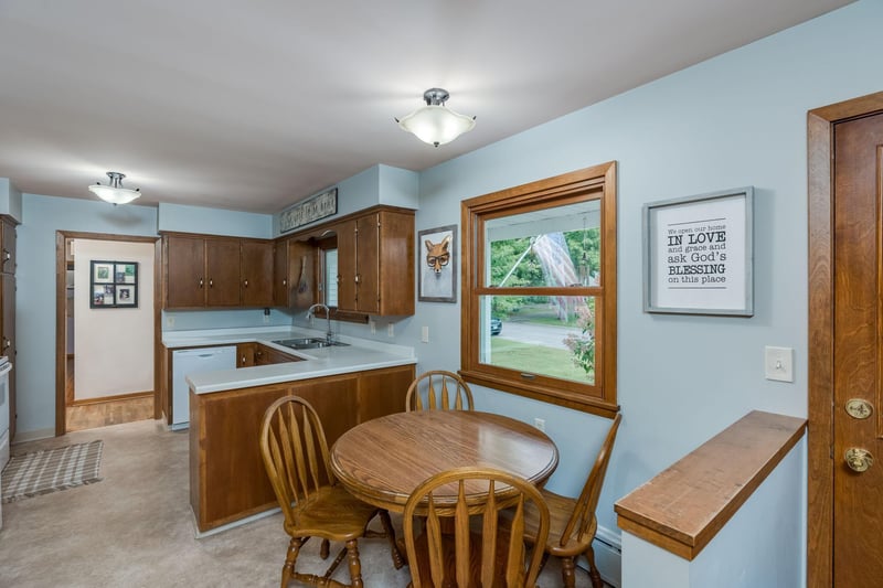 828 Lower Johnson Cir, Saint Peter, MN 56082