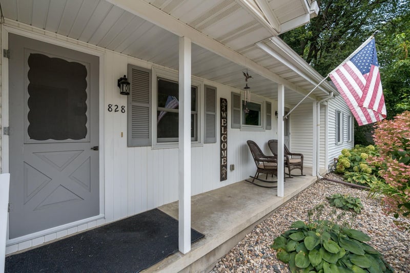 828 Lower Johnson Cir, Saint Peter, MN 56082