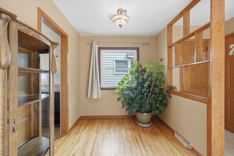 9104 Stanlen Rd, Saint Louis Park, MN 55426