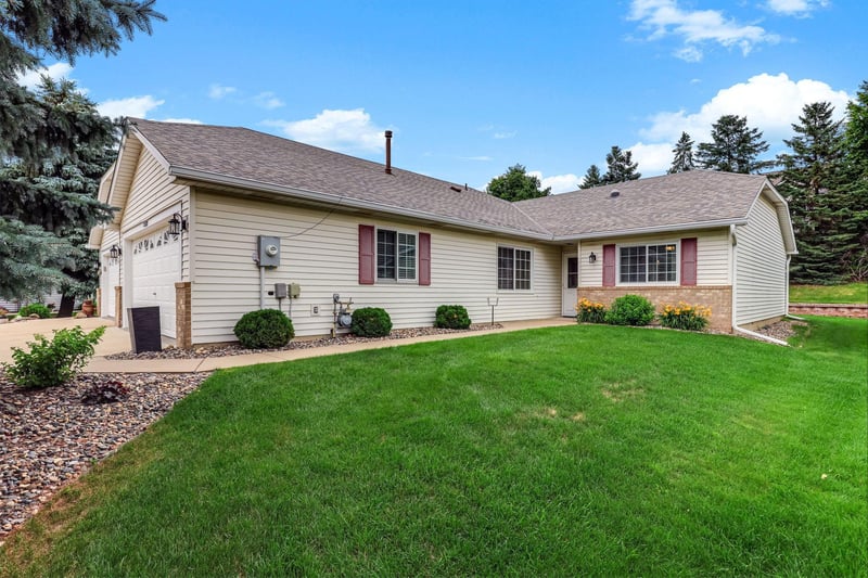 7580 Newbury Rd, Woodbury, MN 55125