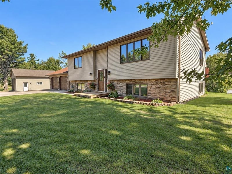 10 Wilhelmina Dr, Carlton, MN 55718