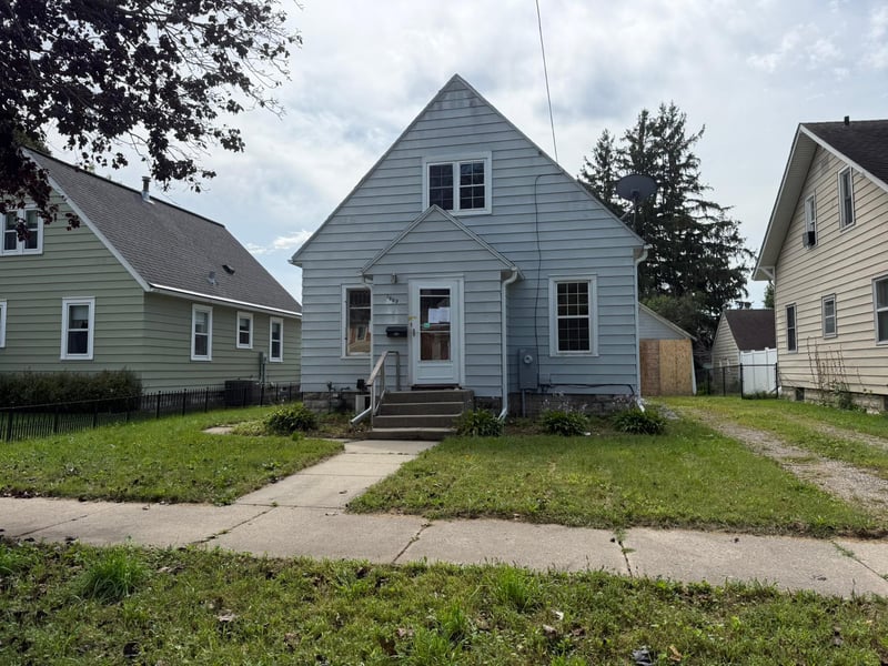 1009 5th St NW, Austin, MN 55912