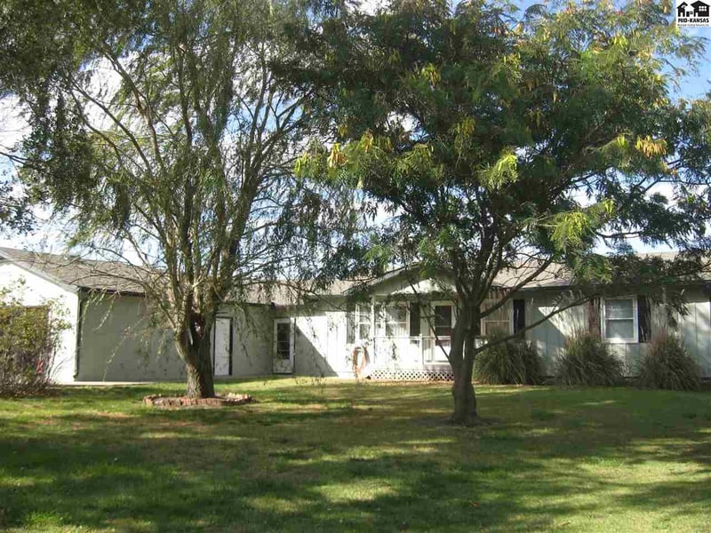 106 W 4th Ave, Plevna, KS 67568