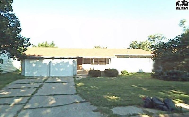 310 S Locust St, Inman, KS 67546