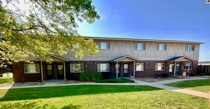 1404 - 1408 E 27th Ave, Hutchinson, KS 67502