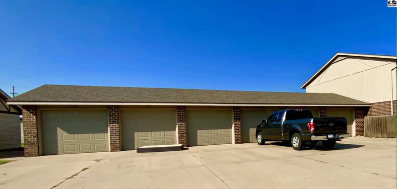 1404 - 1408 E 27th Ave, Hutchinson, KS 67502