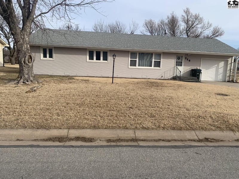 216 S Clark, Lyons, KS 67554