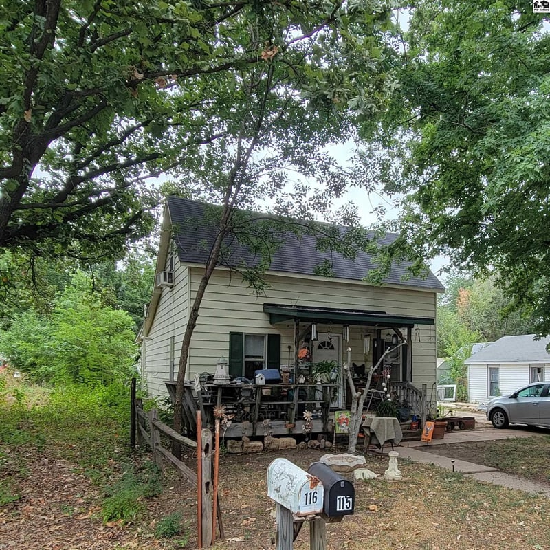 116 N Hutchinson Ave, Haven, KS 67543