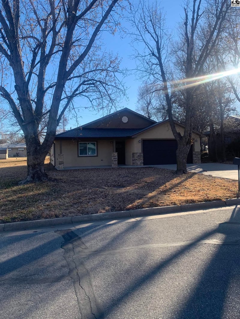 314 S Clark, Lyons, KS 67554