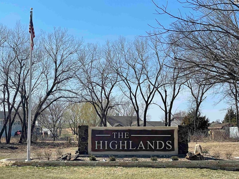 000 Snokomo Rd, Hutchinson, KS 67502