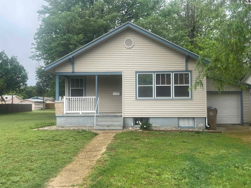311 N 7th Ave, Sterling, KS 67579