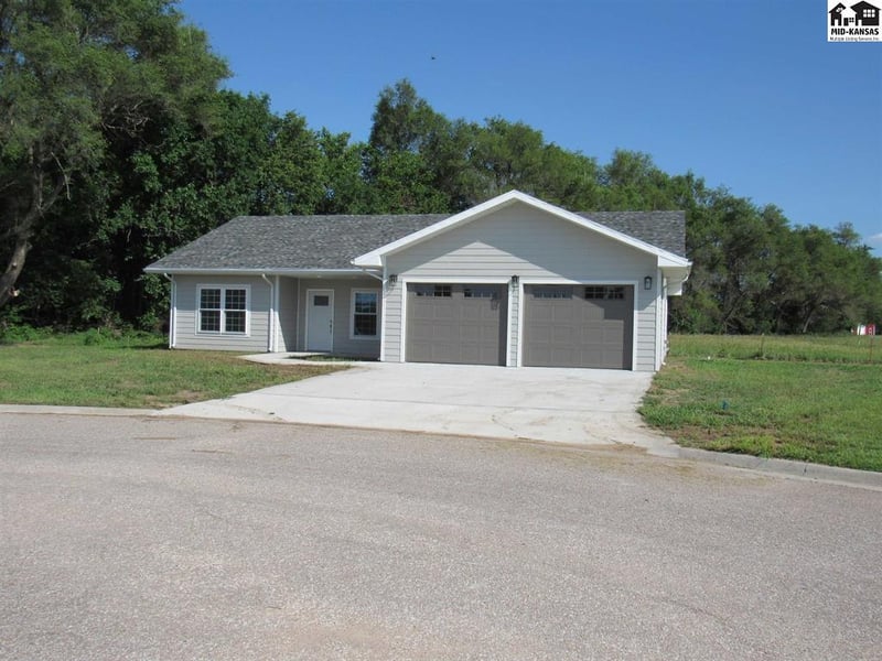505 W Wilson St, Sterling, KS 67579