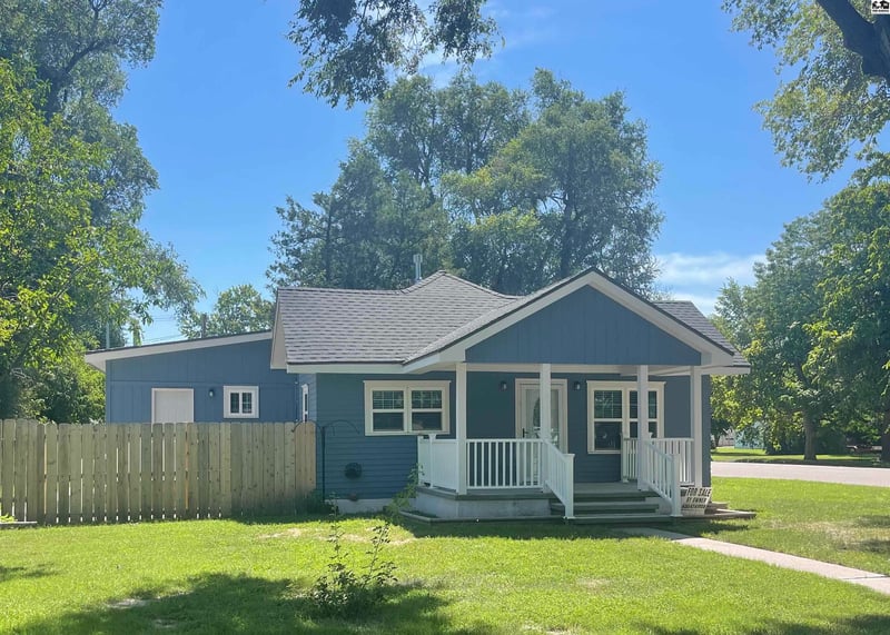 302 N 6th St, Sterling, KS 67579
