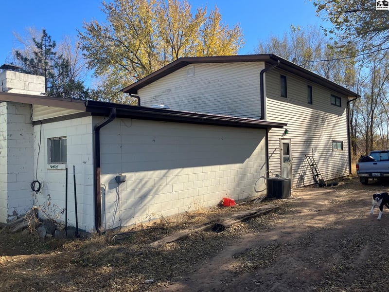 16707 W Irish Creek Rd, Arlington, KS 67514