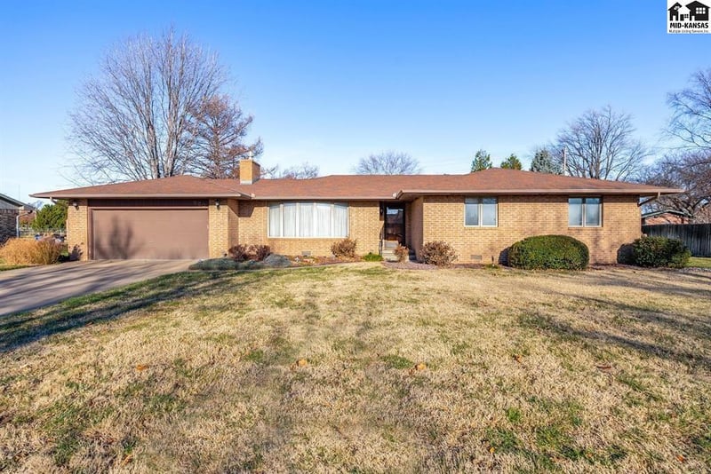 520 Evergreen Way, Sterling, KS 67579
