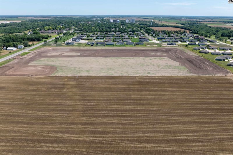 205 Hackberry Ln, Moundridge, KS 67107