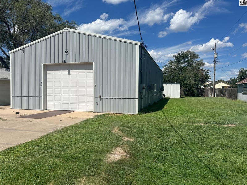 212 Center St, Burrton, KS 67020