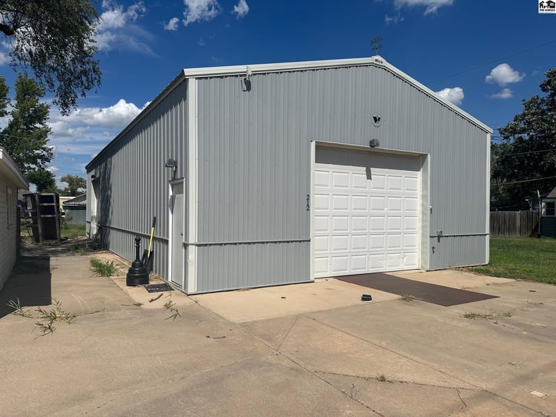212 Center St, Burrton, KS 67020