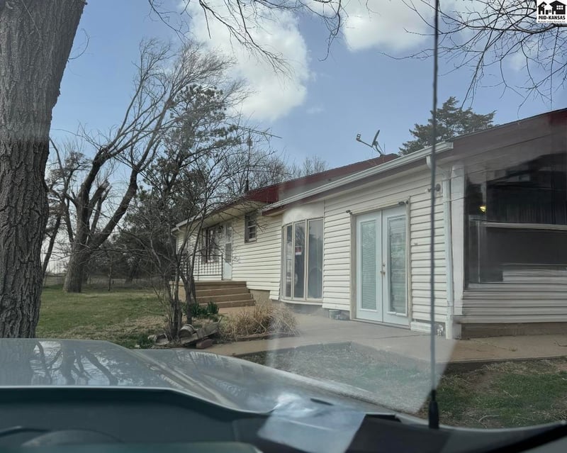 398 W 20th St South, Mayfield, KS 67103