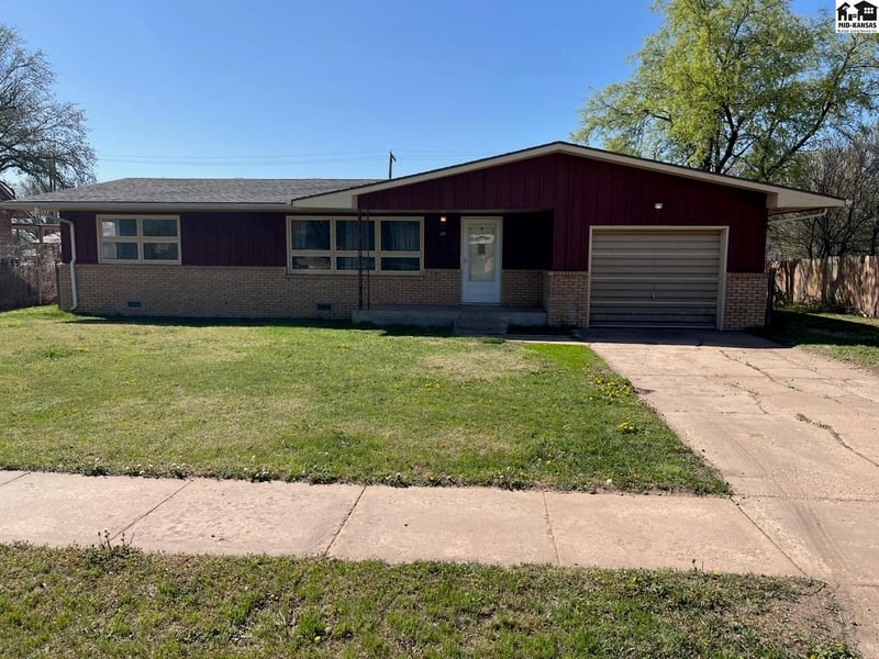 209 E Chicago St, Turon, KS 67583