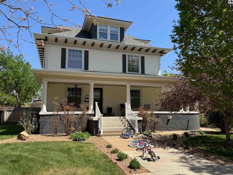 422 S Oak St, Pratt, KS 67124