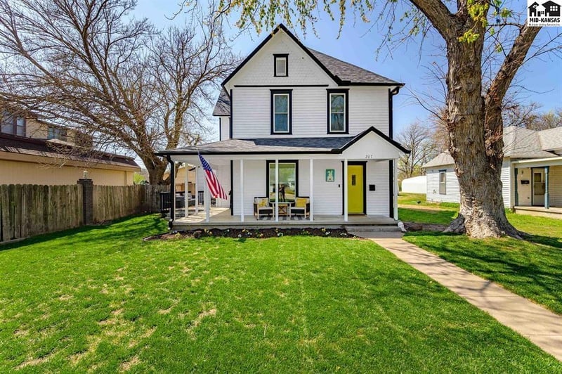 207 N 7th St, Sterling, KS 67579