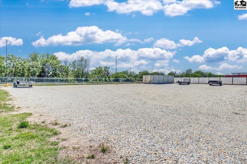 601 2nd Ave, Hutchinson, KS 67501