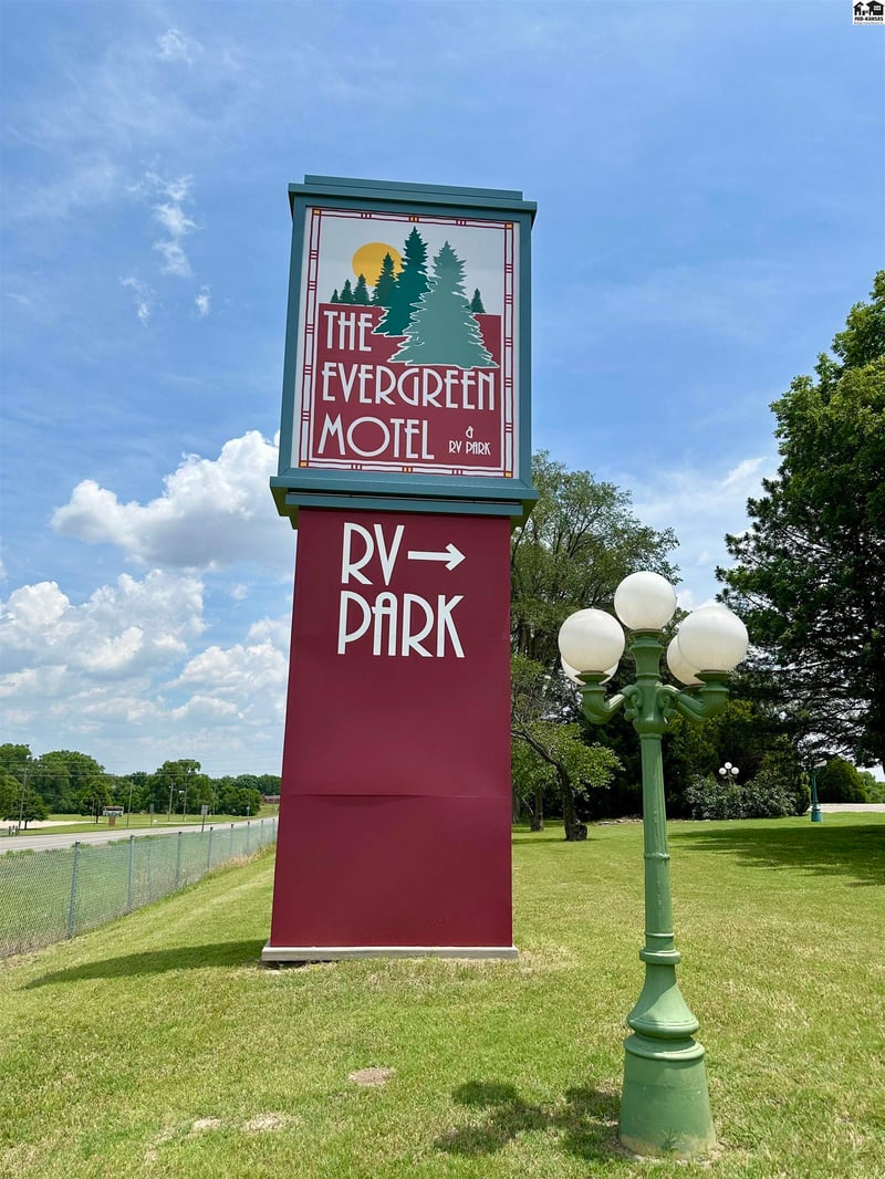 20001 Us Highway 54, Pratt, KS 67124
