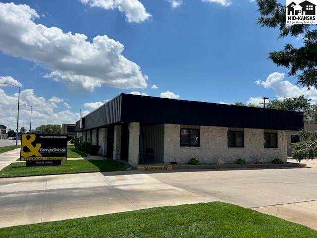 1009 Main St, Hutchinson, KS 67501