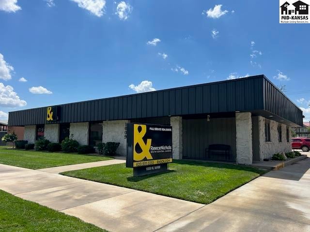 1009 Main St, Hutchinson, KS 67501