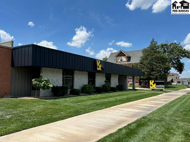 1009 Main St, Hutchinson, KS 67501